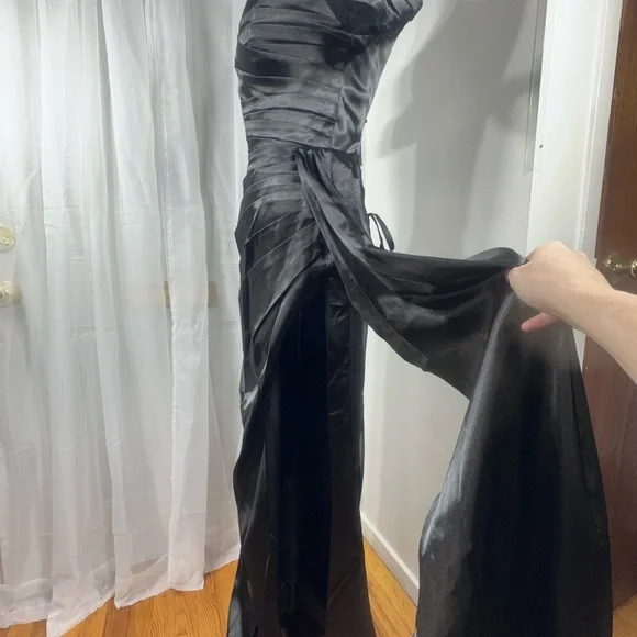 Black off the shoulder Prom Dress - Picture 9 of 9